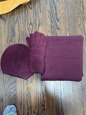 Calvin Klein Hat/Scarf/Gloves Set